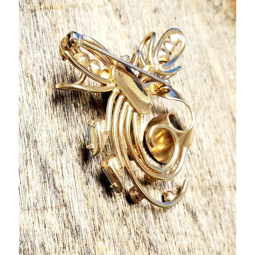 Beautiful Vintage Blue Butterfly Pin Ornate Gold Tone Brooch - Picture 4 of 4